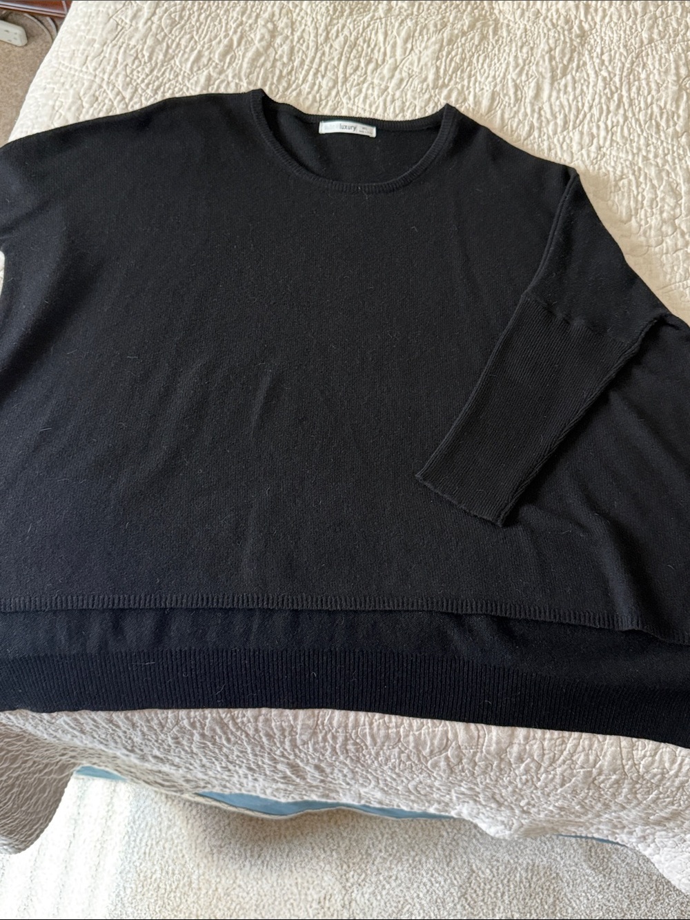 Subtle Luxury Black Crewneck Sweater size M/L 100% Cashmere